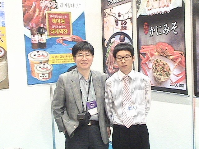 시지바이오부스앞에서