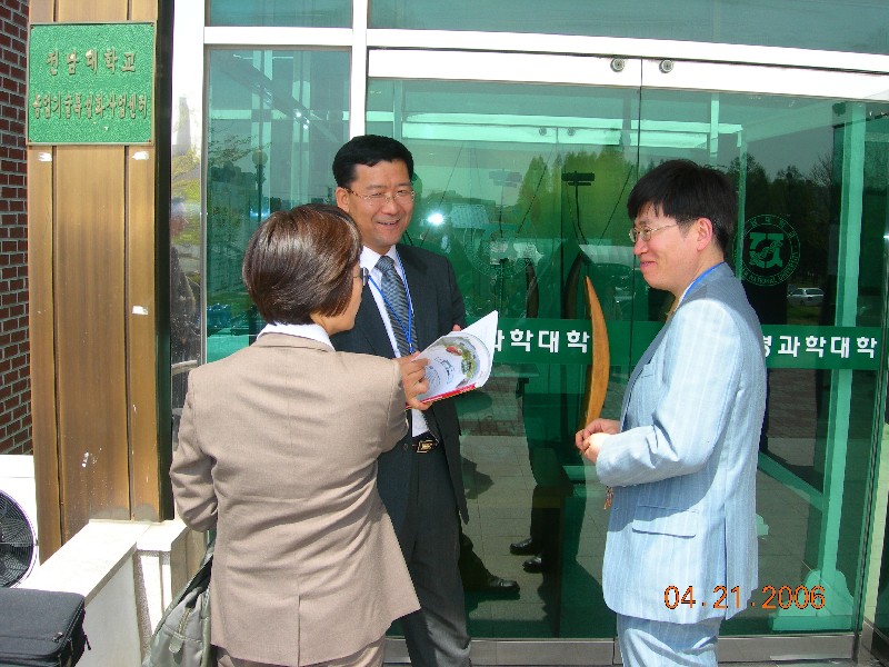 경남대 교수와함께.JPG